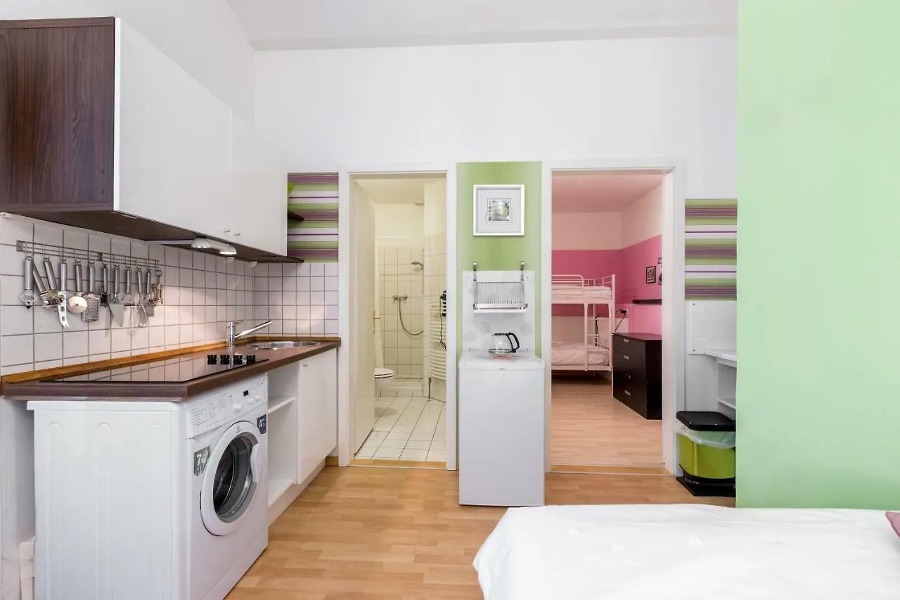 Modernes 2-Zimmer-Apartment In Kollwitzplatz-Nahe Berlin 0*,  Németország